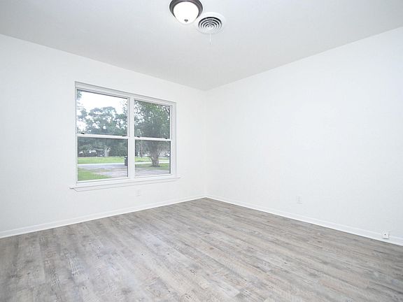 4th image of 4711 Illinois St