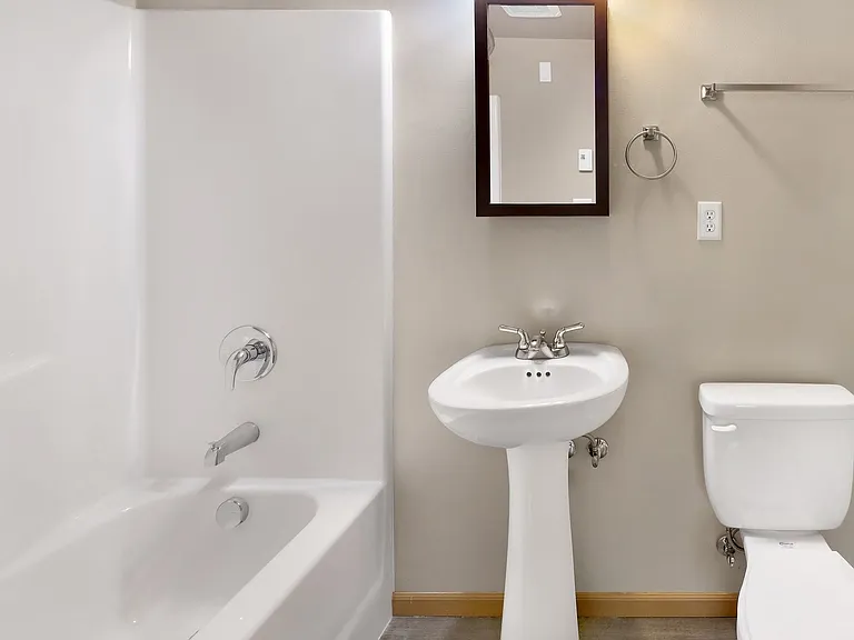 Tremezzo Apartments — Photo 82