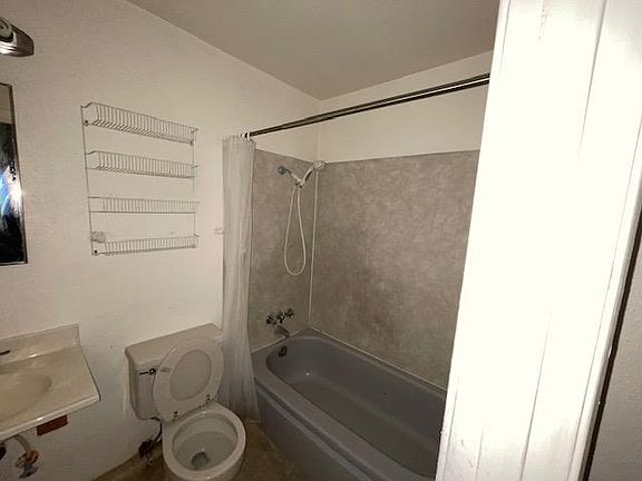 3rd image of 8140 Pacific Ave S