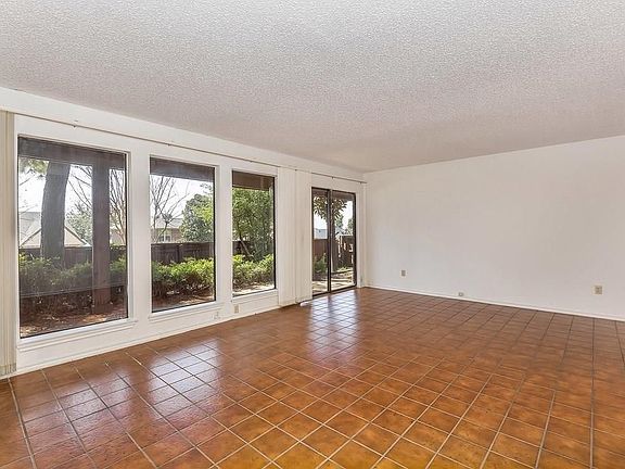 5th image of 329 Columbia Dr