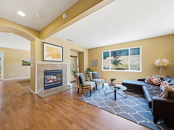 4th image of 327 Hawk Ridge Dr