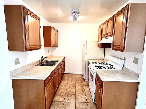 5th image of 2240 W Dunlop St #5