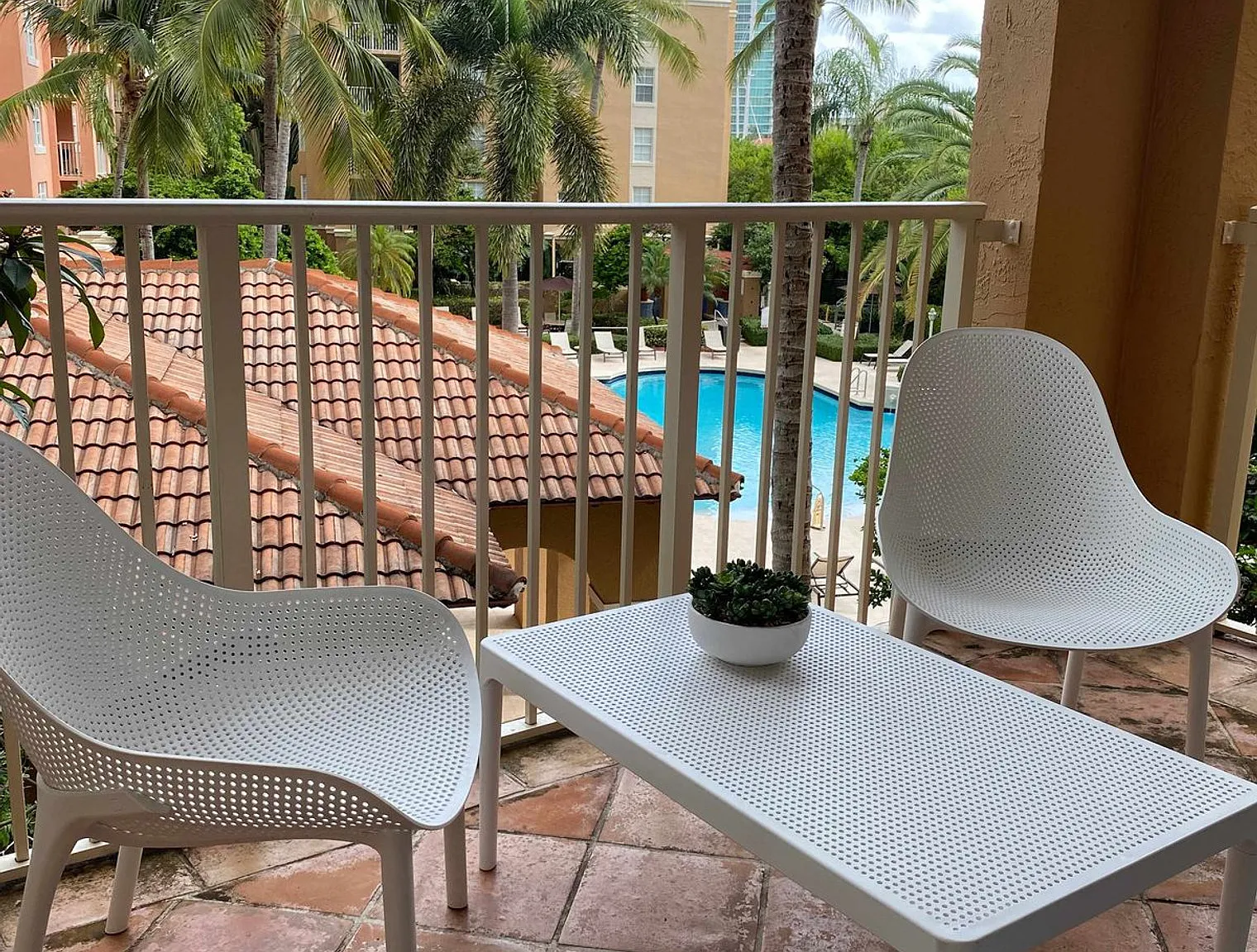 2 bed, 2.0 bath, 1097 sqft, $8,073 — Photo 4