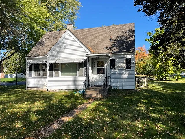 5 bed, 1500 sqft, $1,650 — Photo 1