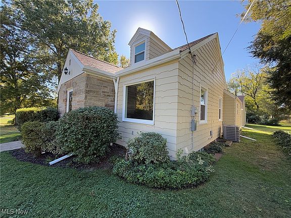 3rd image of 7978 Parkford St NW