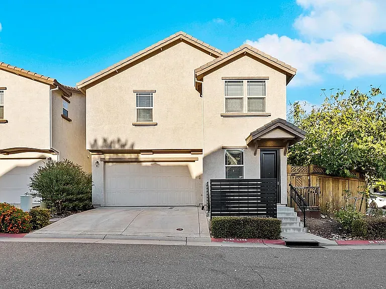 663 Addison Ln — Photo 9