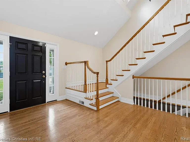 1688 Northlawn Blvd — Photo 3