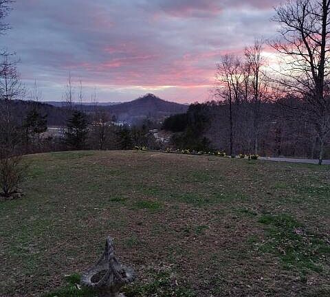 3rd image of 385 Jerrica Leigh Ln