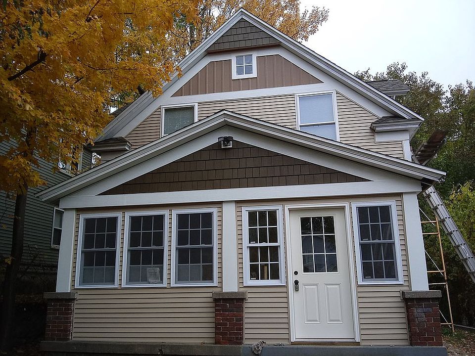 2nd image of 506 Woodlawn St SE