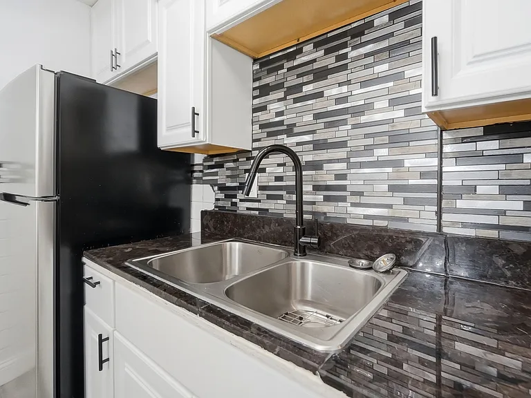 3524 Hazelwood Ave #1 — Photo 15