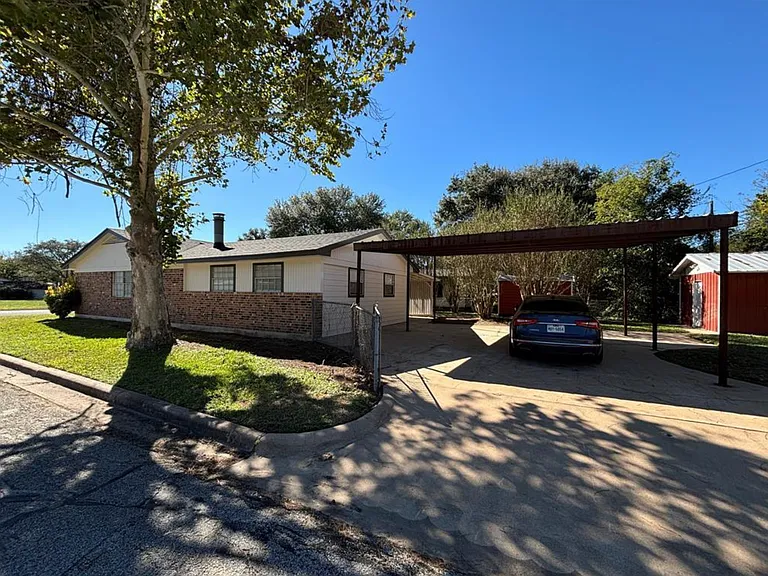 1009 Lawndale Ave — Photo 11