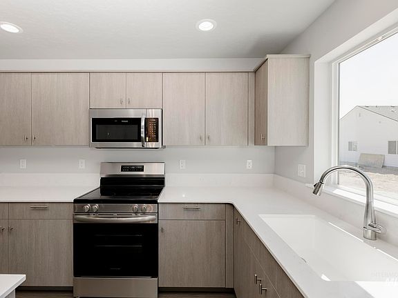5th image of 685 W Striped Owl St