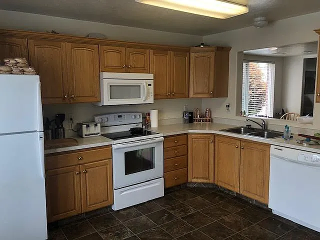 221 W 2230 N #4 — Photo 3