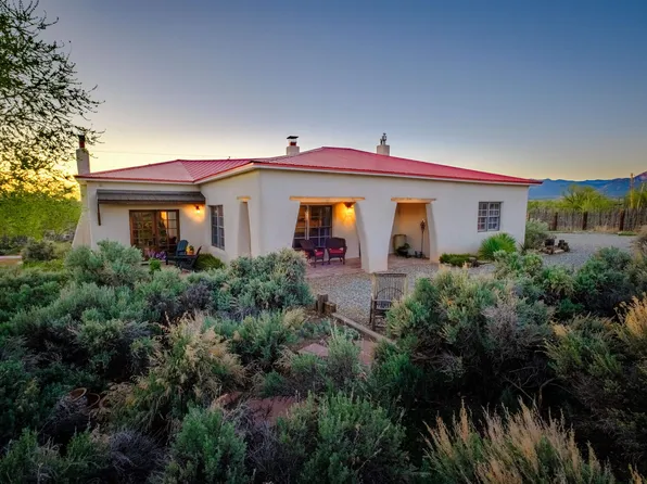 302 Saavedra St, Taos, NM 87571