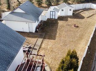 1992 Tanner Wynd NW, Edmonton, AB T6R2S4