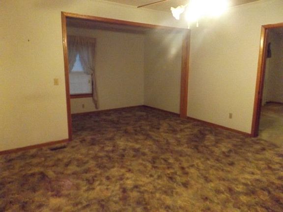 5th image of 102 Henry St