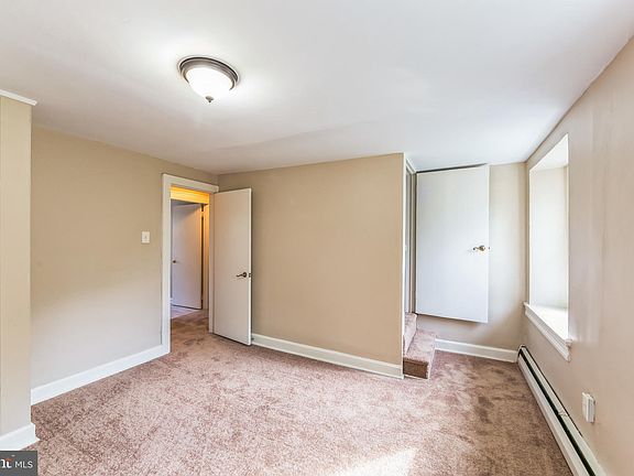 4th image of 128 Main St
