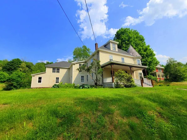 17 Village View, Wilton, ME 04294