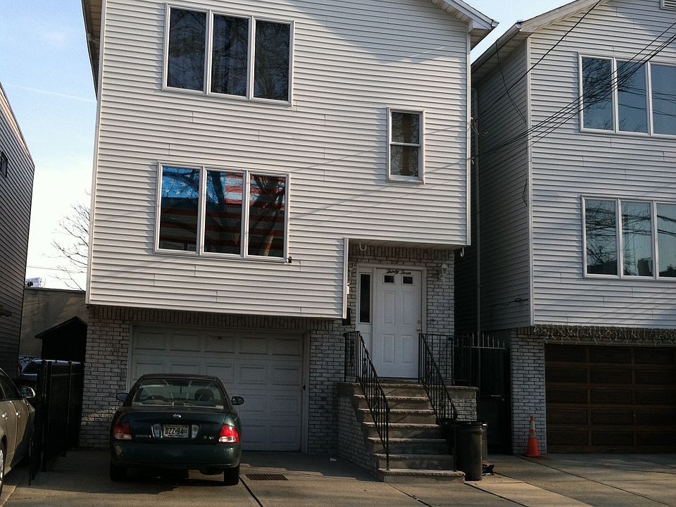 2nd image of 33 Gotthardt St #1