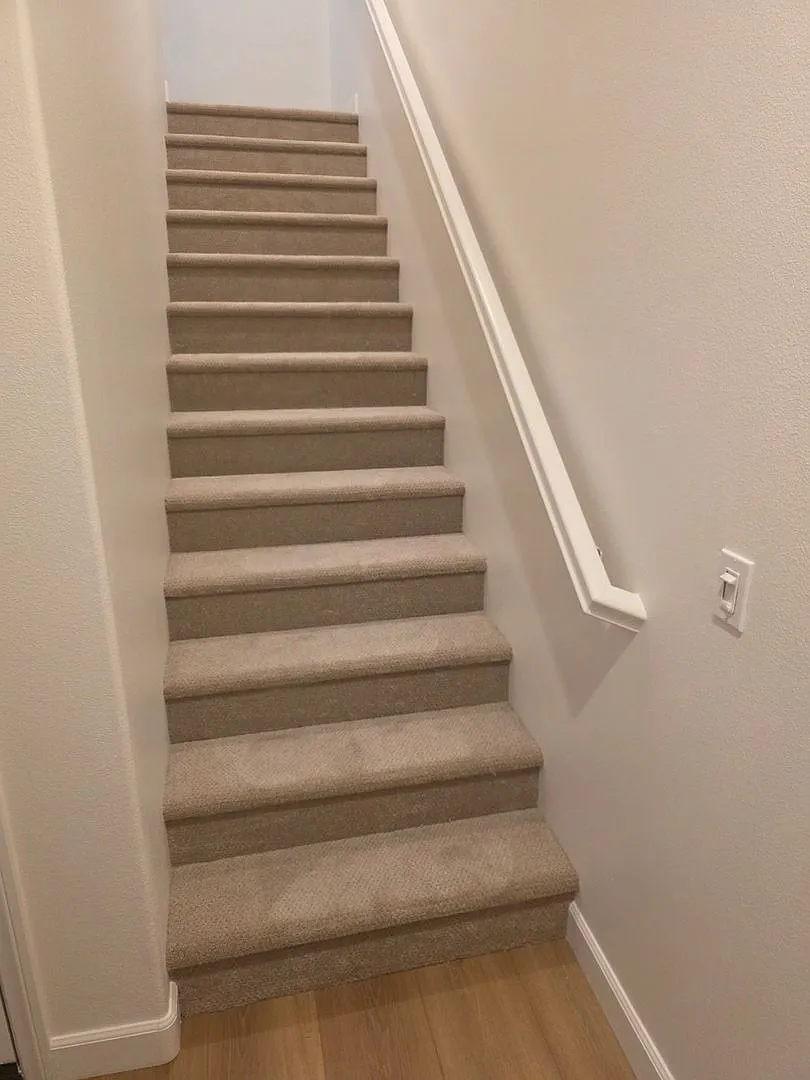 Gorgeous 3 Bedroom Townhome with New Flooring and Paint! — Photo 3