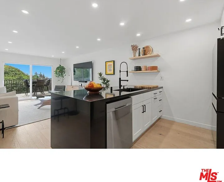 1230 Horn Ave #305