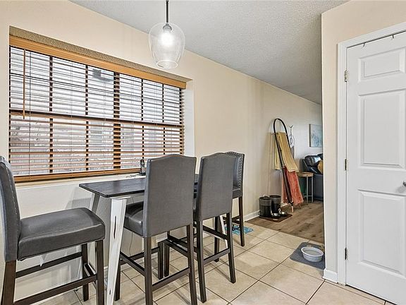 4th image of 2410 Pelican St