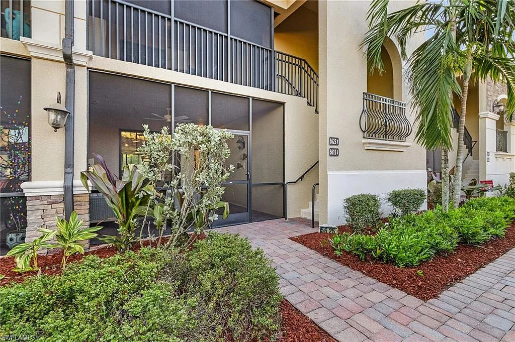 2 bed, 2.0 bath, 1352 sqft, $7,500 — Photo 2