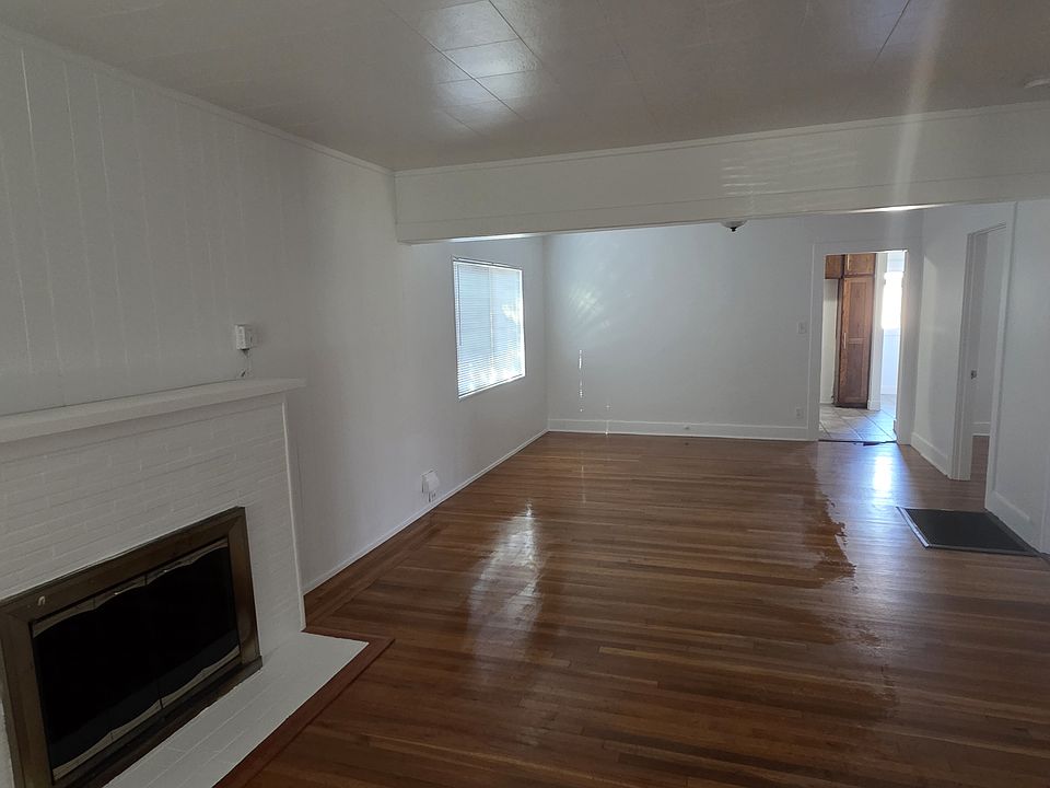 2nd image of 2819 Broadway