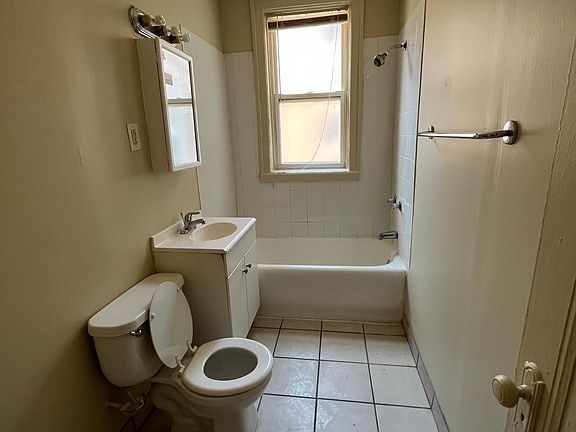 4th image of 8356 S Yates Ave #8560