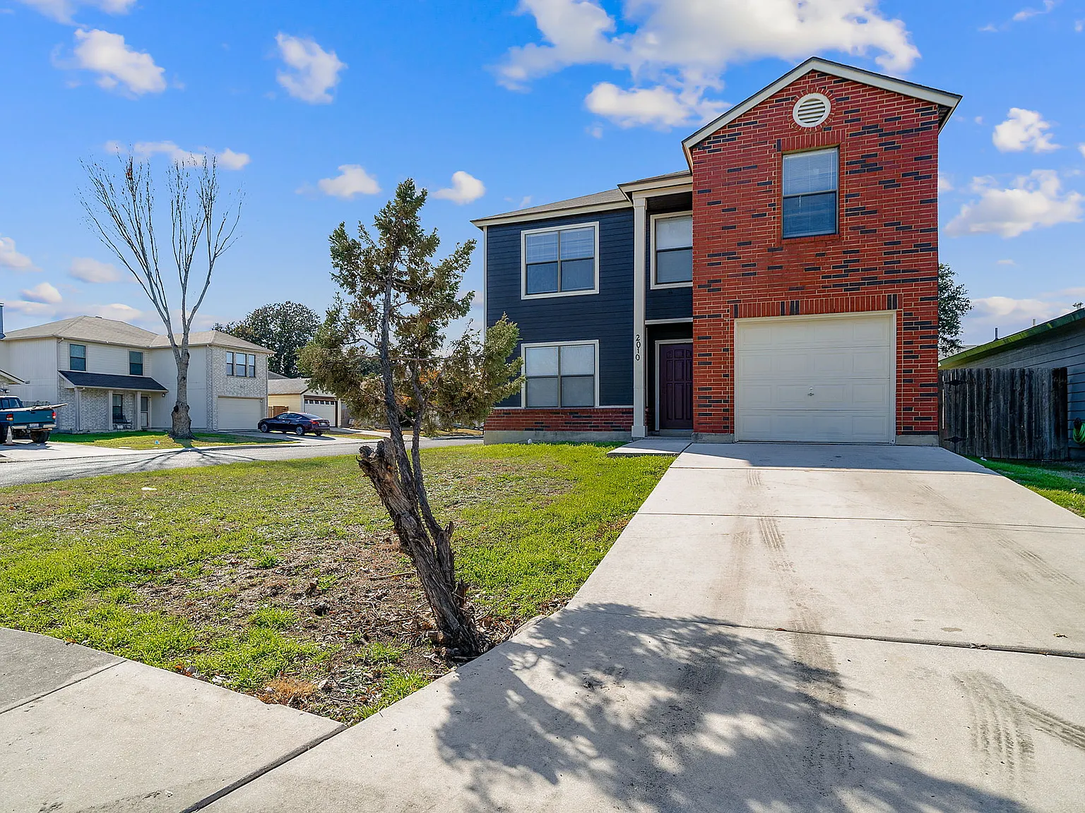 4 bed, 2.5 bath, 2042 sqft, $1,550 — Photo 2