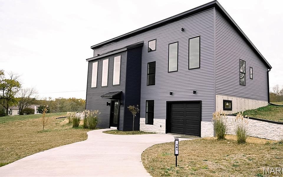 1st image of 141 Marilyn Ct