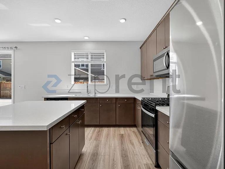 580 Rosedale Way — Photo 13