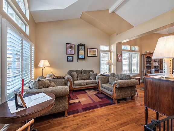 5th image of 1058 Meadowlark Dr