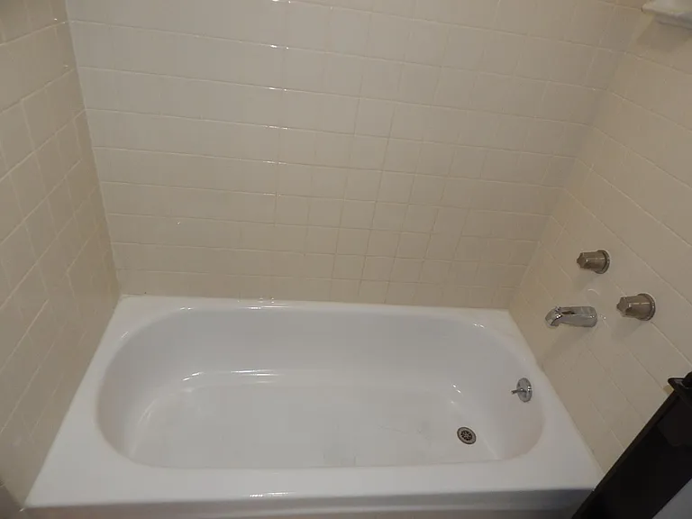 809 E Tujunga Ave — Photo 21