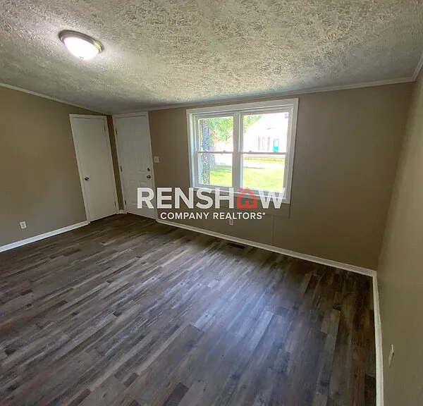 105 W College St #1 — Photo 15