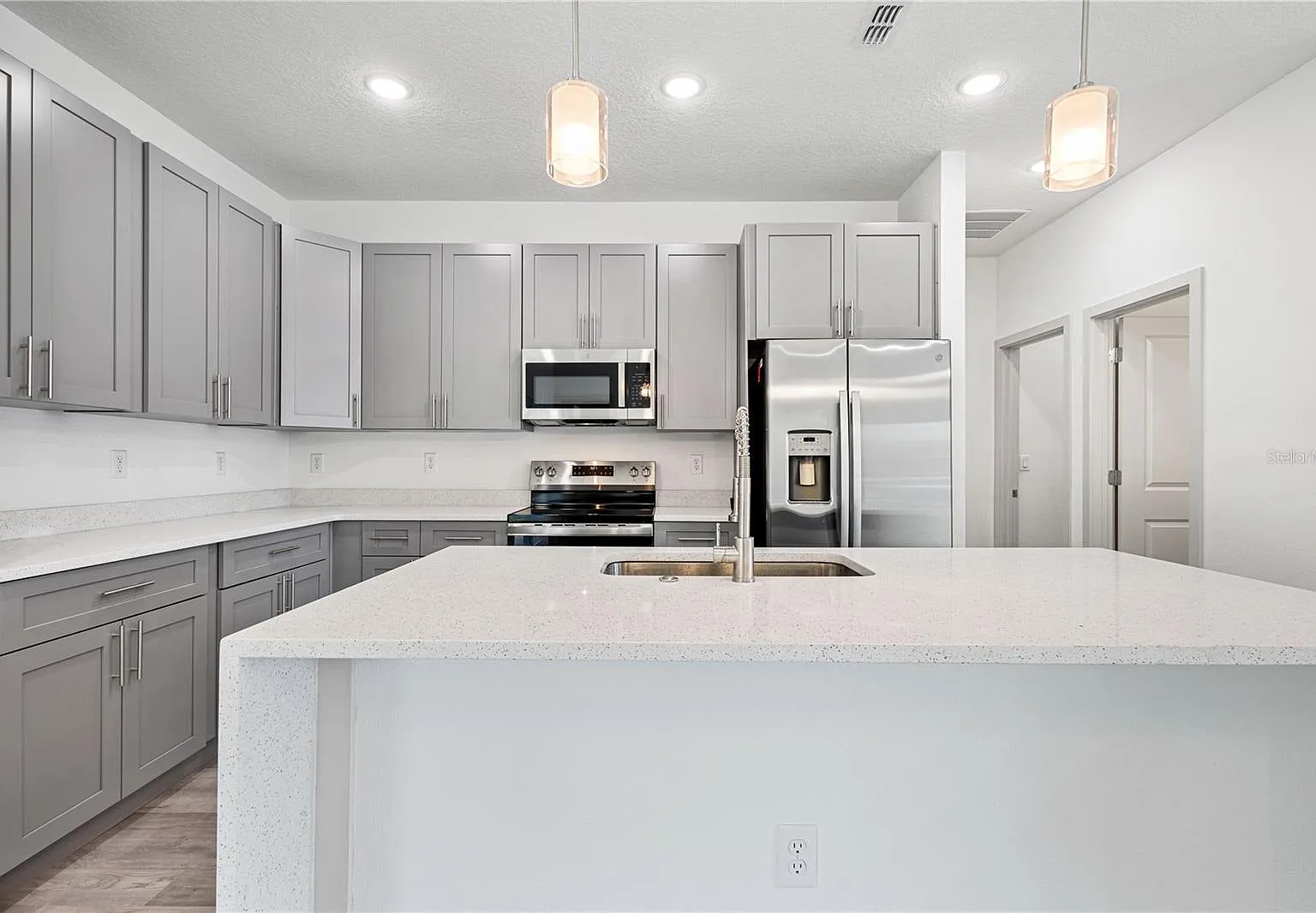 4 bed, 1641 sqft, $1,950 — Photo 2