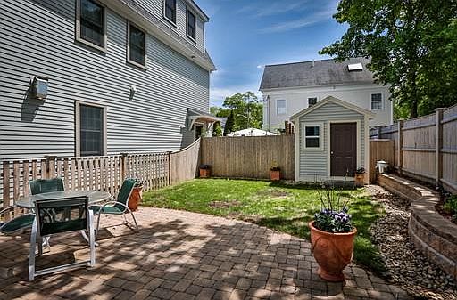 2nd image of 57 Bromfield St