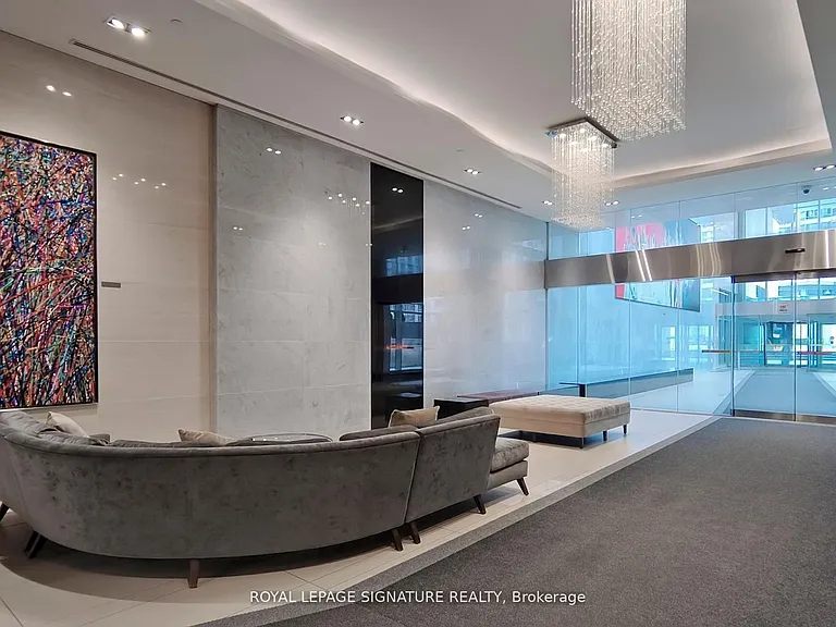 386 Yonge St #4508 — Photo 8