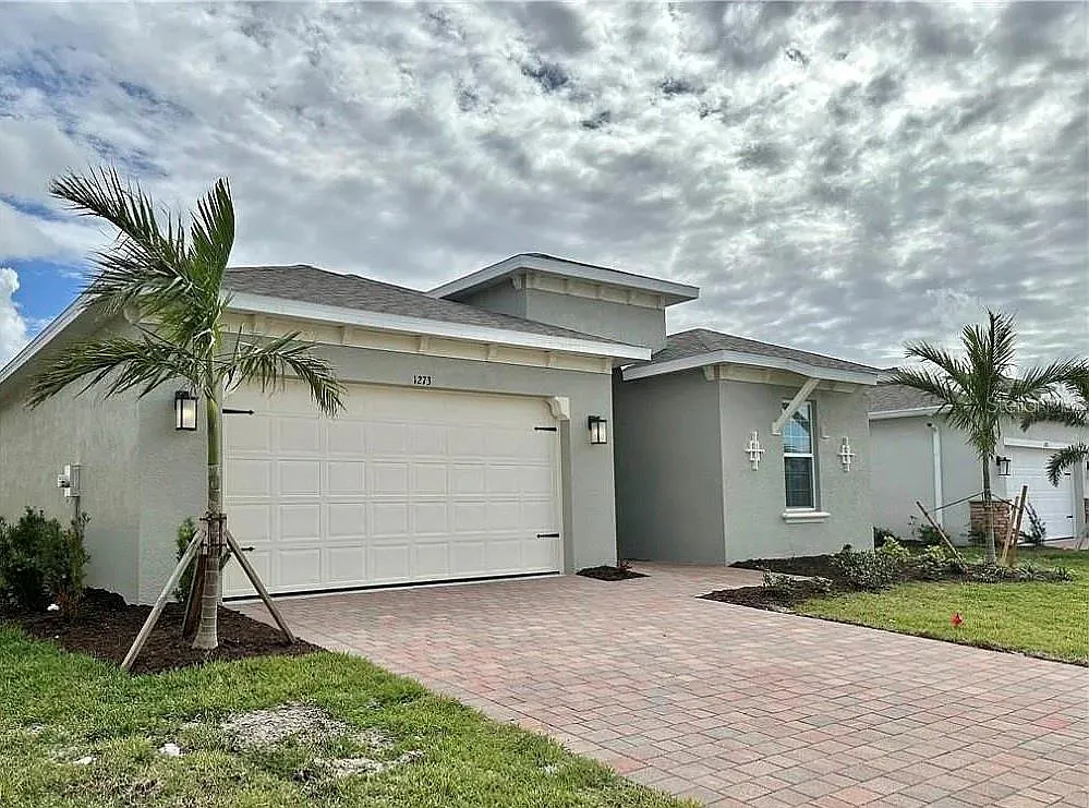 4 bed, 2.5 bath, 2194 sqft, $2,500 — Photo 1