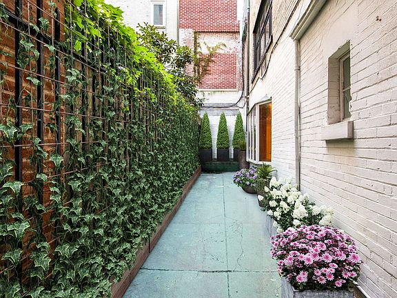 5th image of 16 E 73rd St Ste 1R