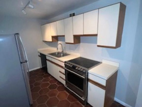 2nd image of 807 SE 1st St #F
