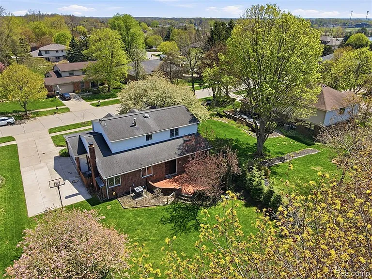 9025 Muirland Dr — Photo 39