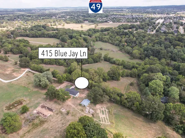 415 N Blue Jay Ln, Fayetteville, AR 72704