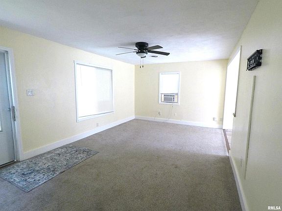 4th image of 7107 N Pine St