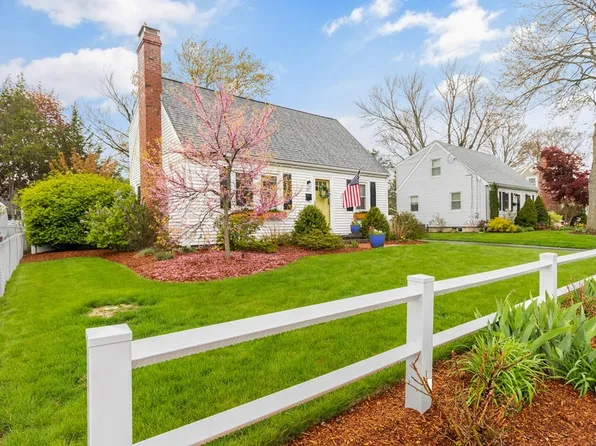 35 5th St, Norwood, MA 02062