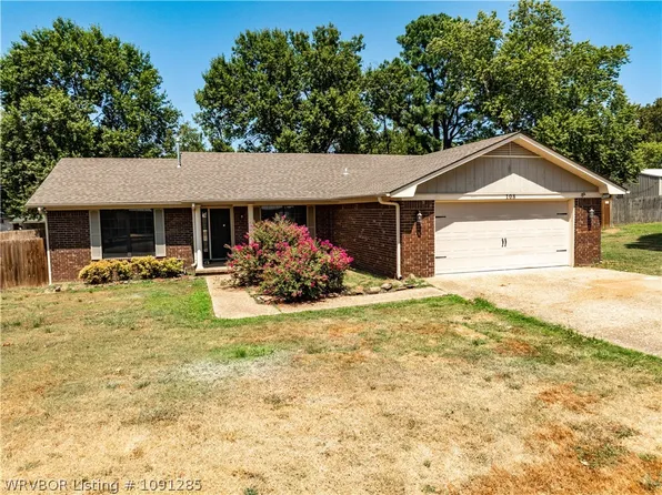 108 Lynn Dr, Arkoma, OK 74901