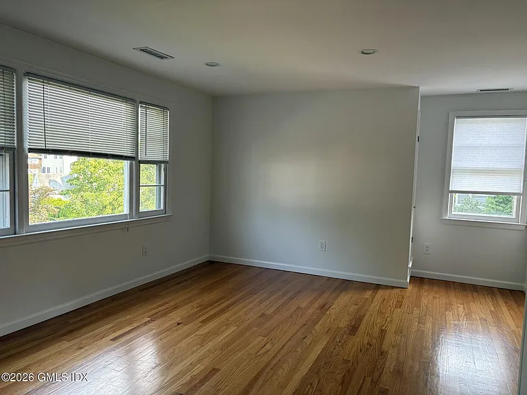 20 Hawthorne St S #2 — Photo 5