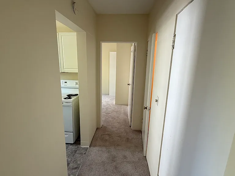Shannon Apartments — Photo 23