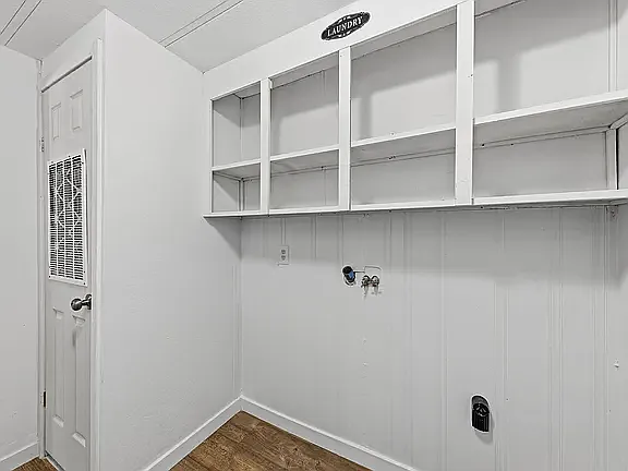 Laundry room with hook up.
Gas forced air heater is approximately 1 year old. Gas saves on the heating bill.