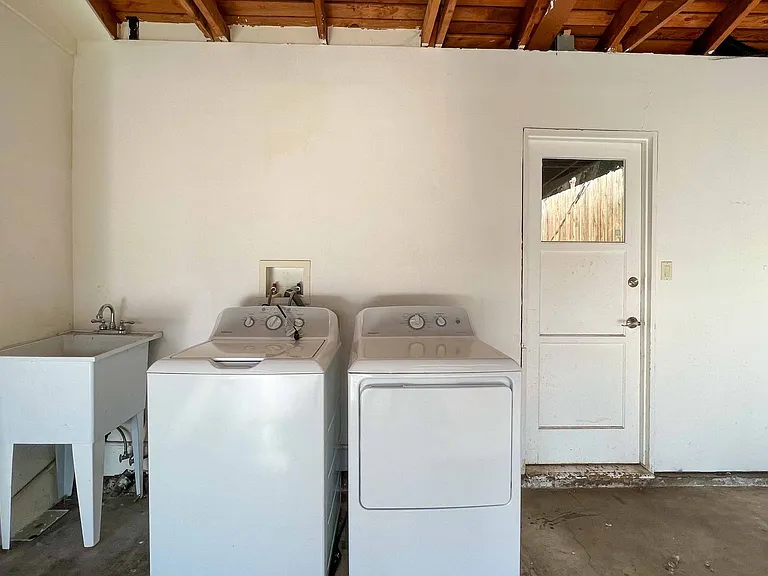 5635 Urban Dr — Photo 11